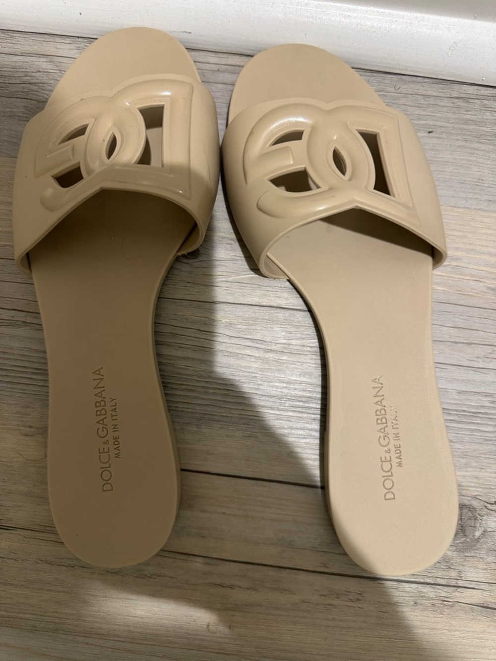 Dolce & Gabbana Cream Logo Cutout Slide Sandals